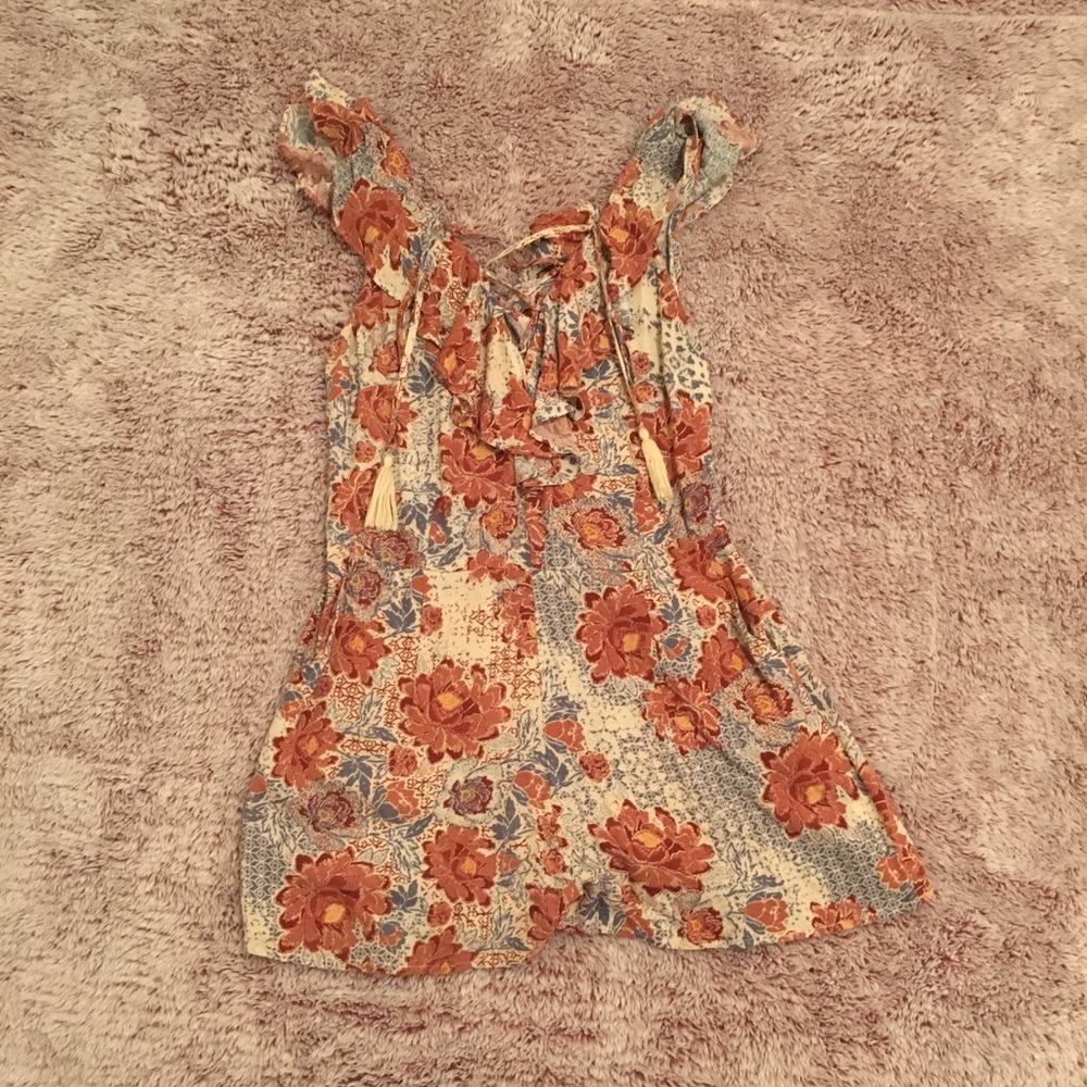 CRISS CROSS FLORAL ROMPER